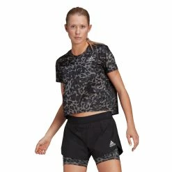 Adidas Fast PrimeBlue Short Sleeve Graphic -SHOES Popular Shop GM1588 APP on model standard white